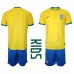 Billige Brasilien Børnetøj Hjemmebanetrøje til baby VM 2022 Kortærmet (+ korte bukser)